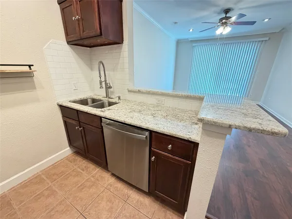 $159,500 | 4515 Briar Hollow Place, Unit 315, Houston, TX 77027