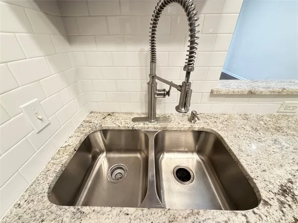 $159,500 | 4515 Briar Hollow Place, Unit 315, Houston, TX 77027