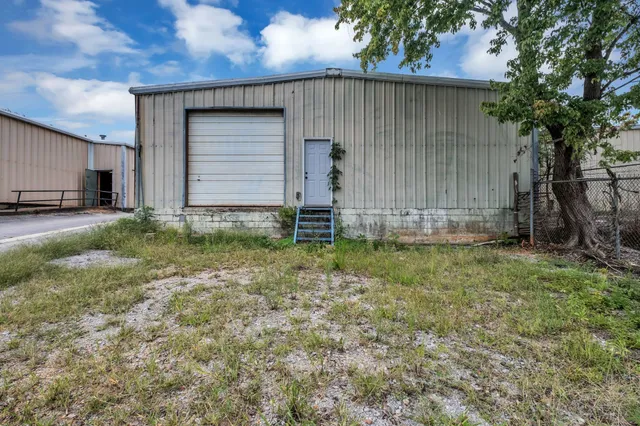 $1,400 | 1409 Buffalo Road, Unit A, Lawrenceburg, TN 38464