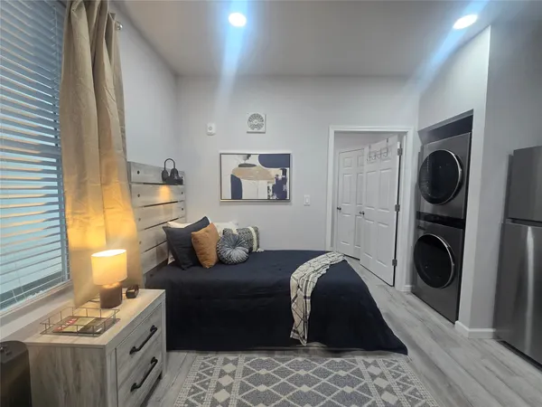 $1,800 | 805 Avenue K, Unit D, Galveston, TX 77550
