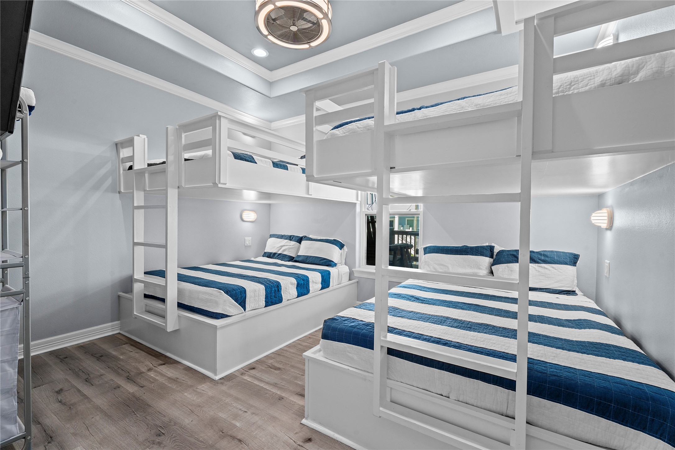 941 South Gateway Road Crystal Beach, TX 77650 - Photo 16 of 43 a view of entryway and hall