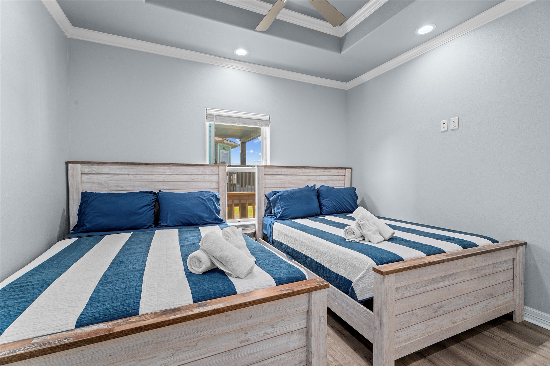 941 South Gateway Road Crystal Beach, TX 77650 - Photo 21 of 43 a living room with furniture and a couch