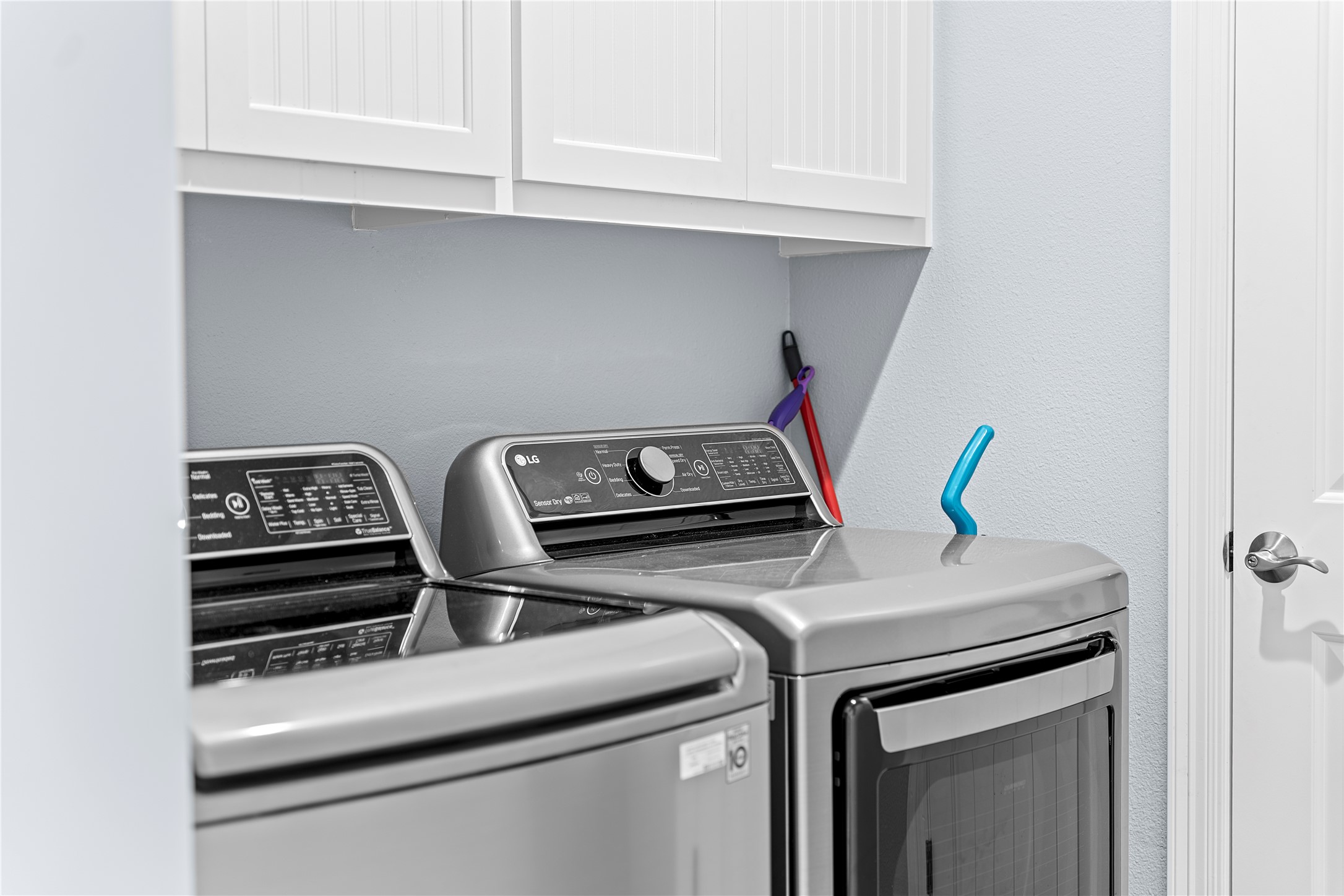 941 South Gateway Road Crystal Beach, TX 77650 - Photo 22 of 43 a utility room with dryer and washer