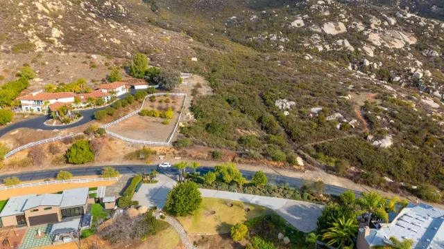 a view of residential houses with outdoor space