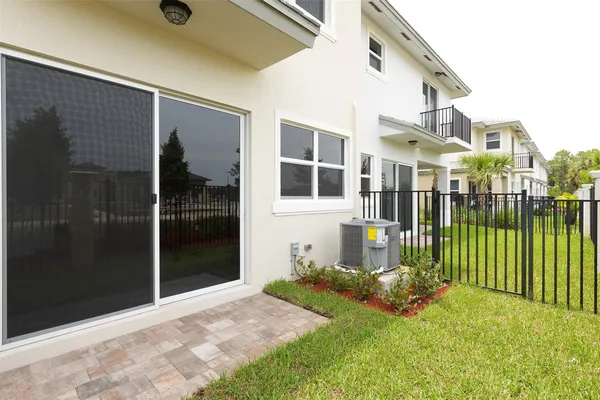 $2,950 | 6937 Pines Circle, Unit 17, Coconut Creek, FL 33073