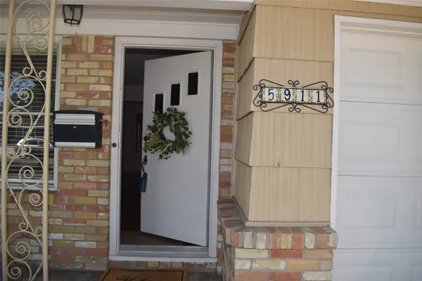 $2,100 | 5911 Hornwood Drive, Houston, TX 77081