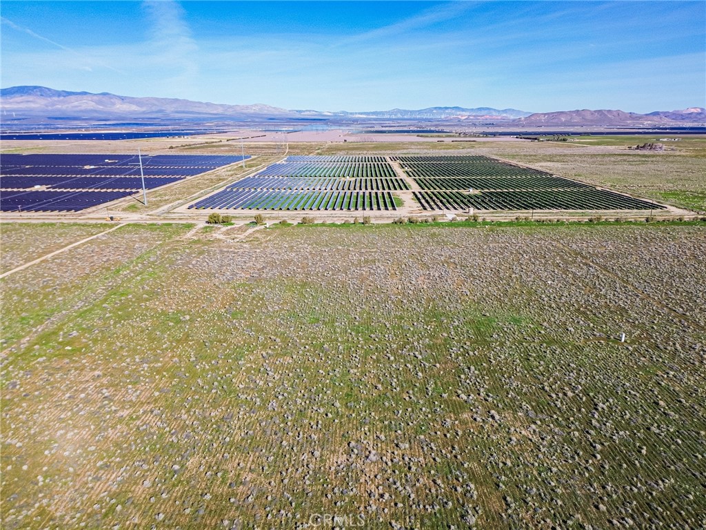 10400 West Ave B Lancaster, CA 93536 - Photo 30 of 43 a view of lake with city view