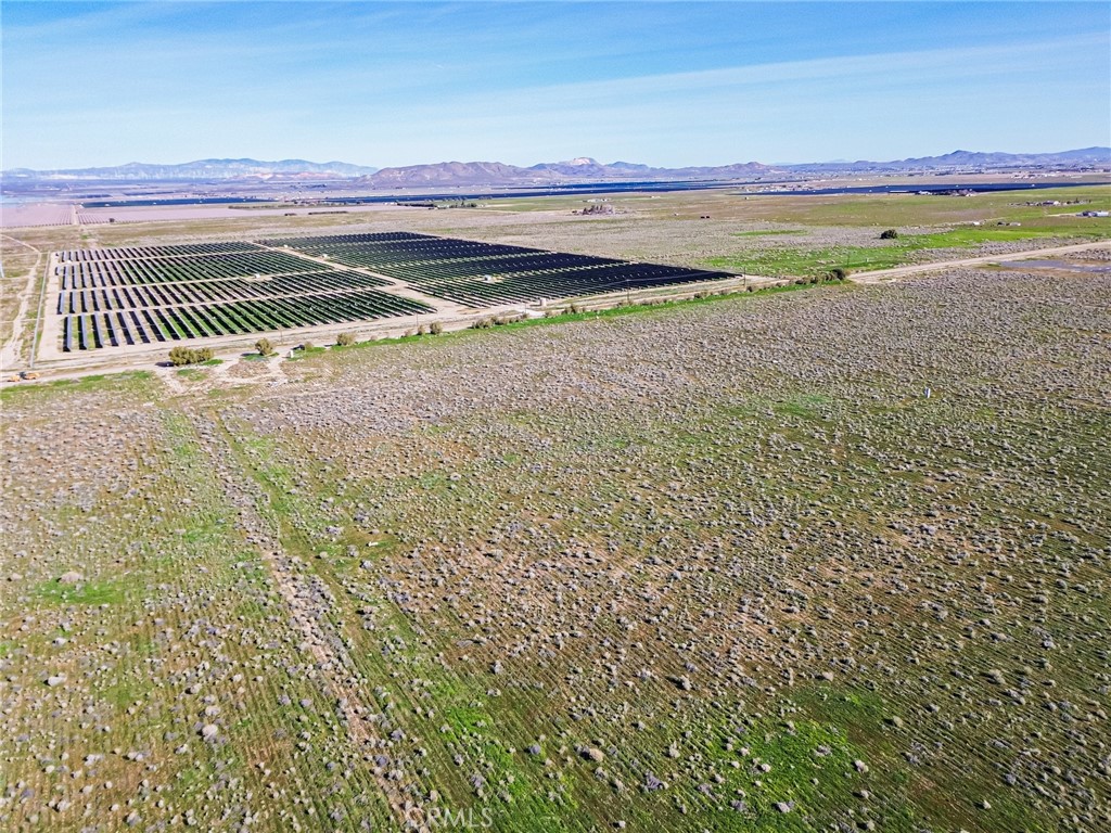 10400 West Ave B Lancaster, CA 93536 - Photo 31 of 43 a view of an ocean and a mountain view