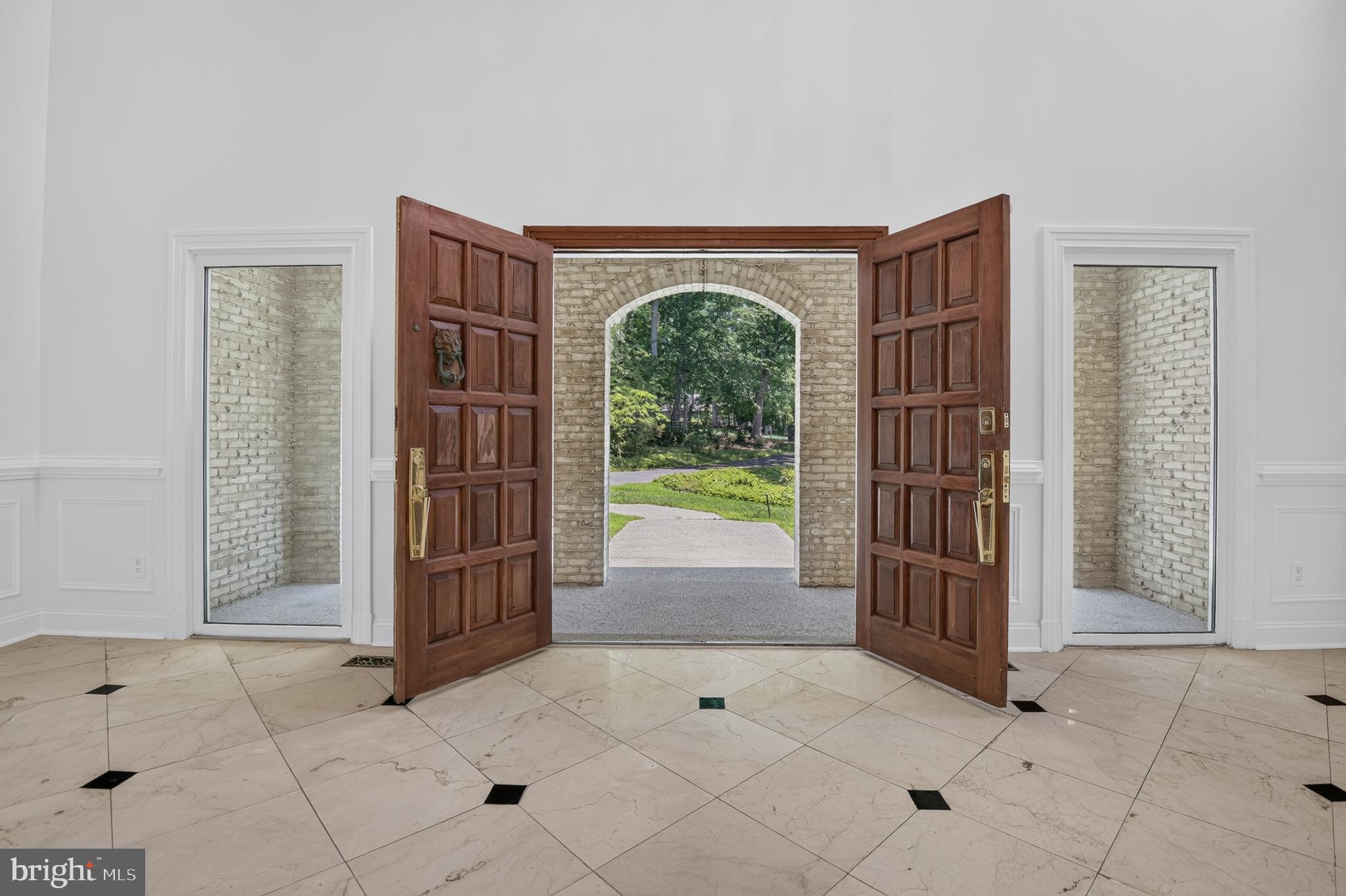 10100 Iron Gate Road Potomac, MD 20854 - Photo 2 of 91