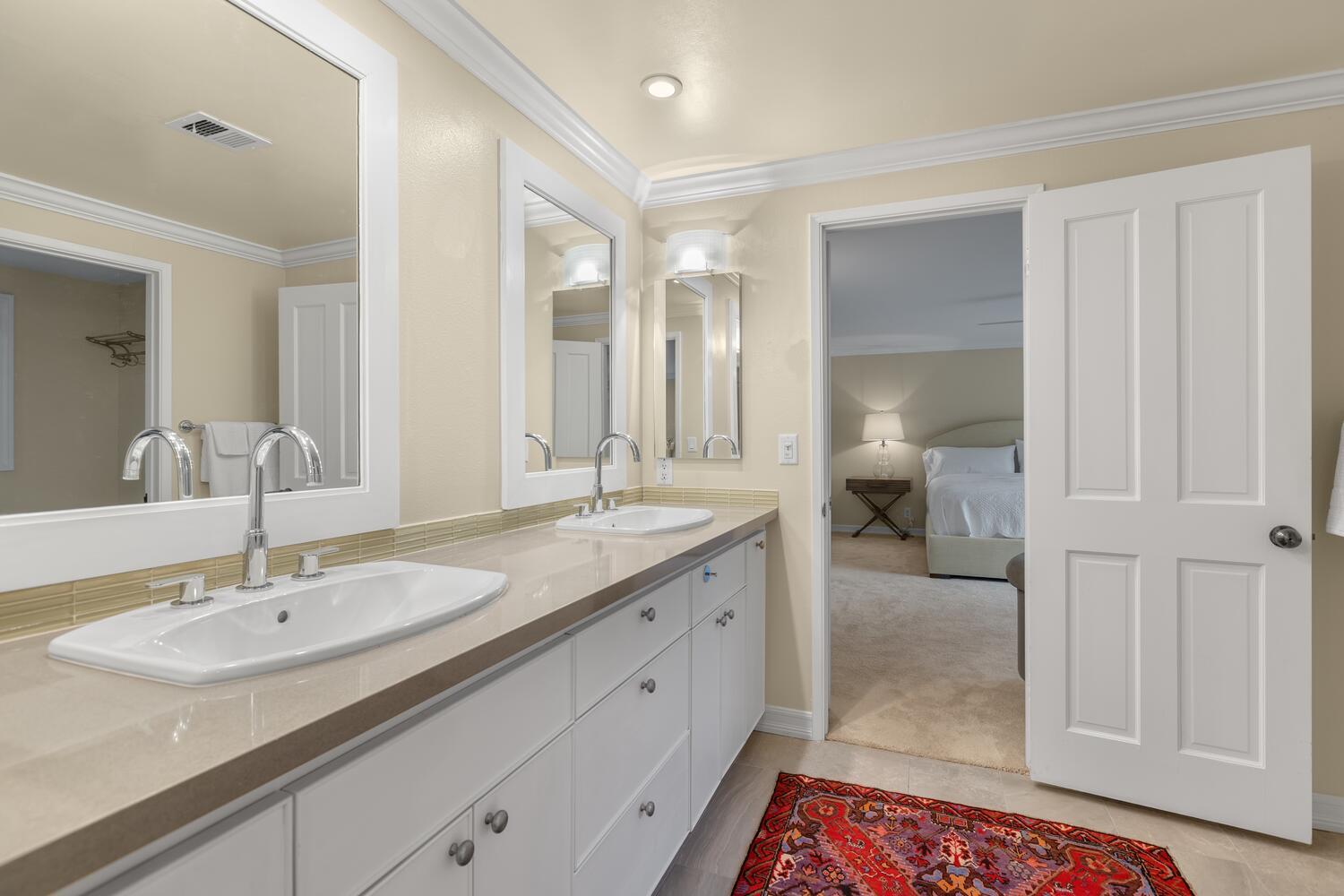 828 Foothill Lane Ojai, CA 93023 - Photo 19 of 40 a en suite bathroom with a double vanity sink and a mirror
