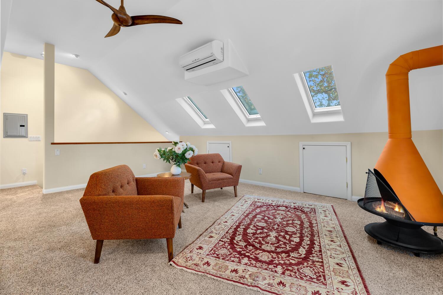 828 Foothill Lane Ojai, CA 93023 - Photo 38 of 40 a living room with furniture and a couch