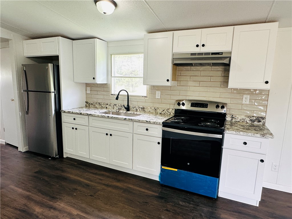 134 Arabian Way Anderson, SC 29626 - Photo 11 of 23 This modern kitchen features new appliances and ample counter space for culinary endeavors.