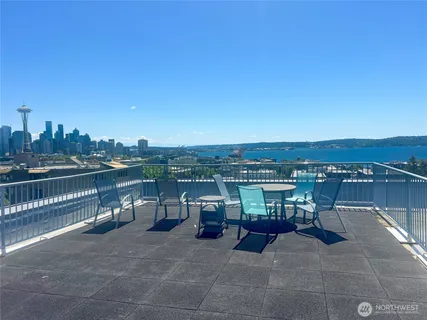 $318,990 | 919 2nd Avenue West, Unit 505, Seattle, WA 98119