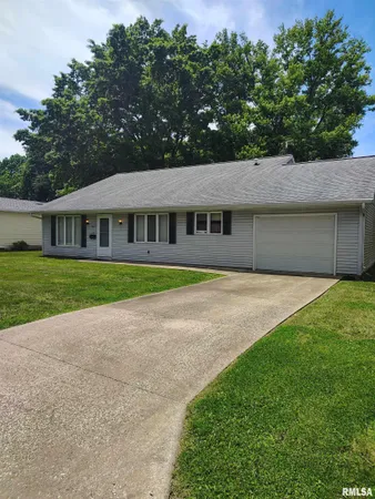 $115,000 | 414 Summers Drive, Macomb, IL 61455