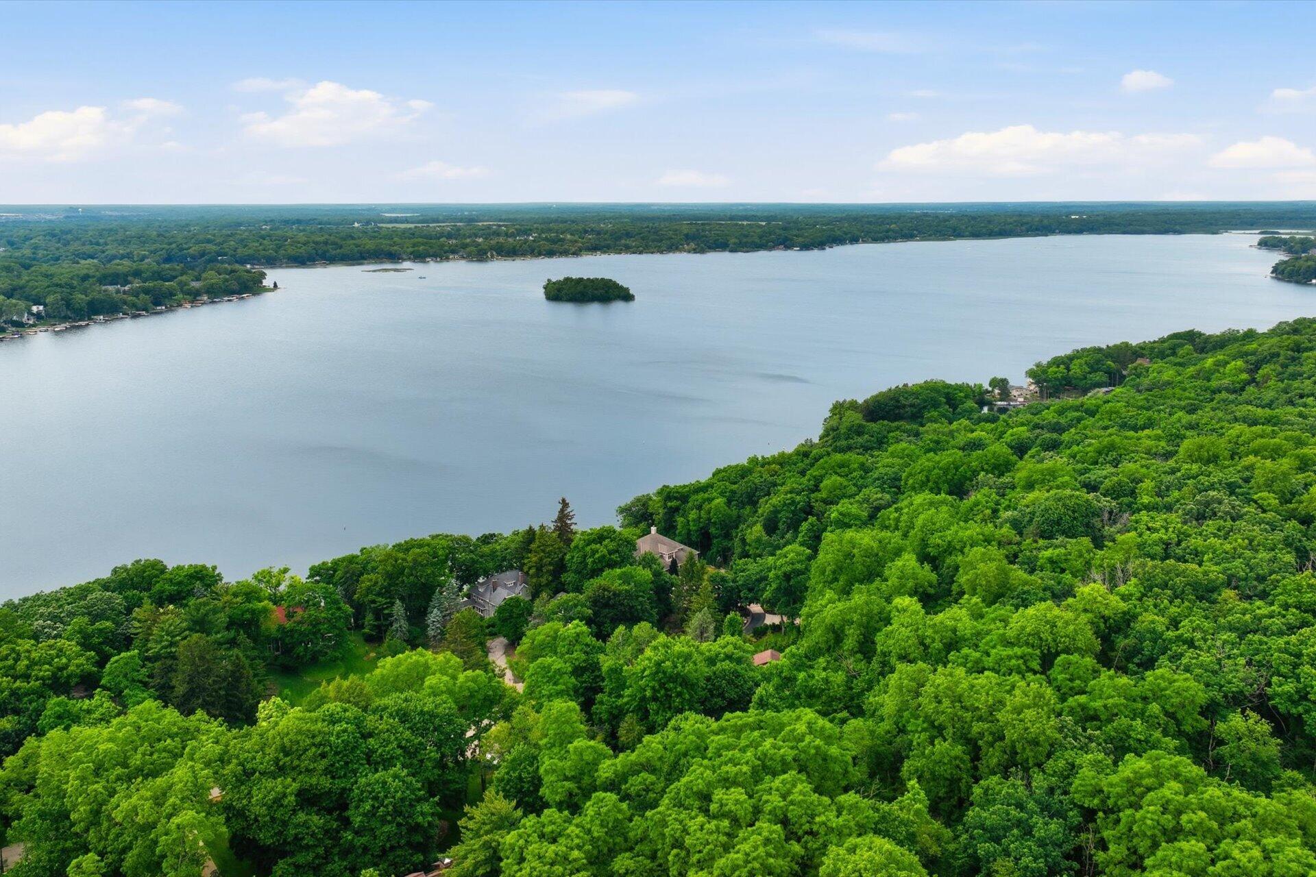 790 Garrison Court Delafield, WI 53018 - Photo 4 of 37 08-008_DJI_0752