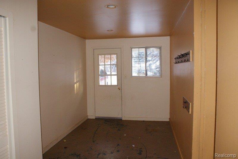 2421 Indian Road Lapeer, MI 48446 - Photo 9 of 14 DSC06135.JPG