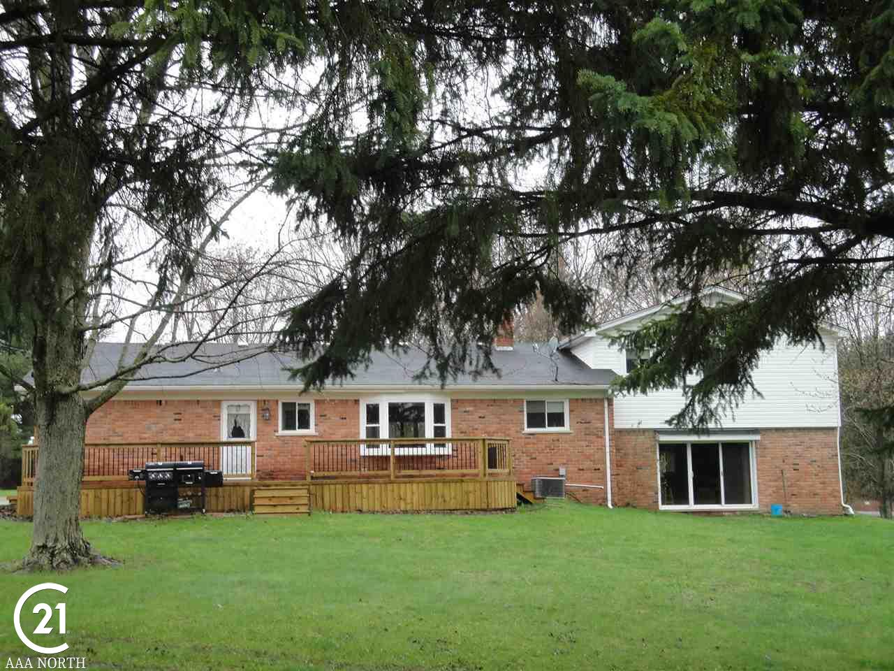 5249 Sandhill Road Almont, MI 48003 - Photo 3 of 31 31378072-2.JPG
