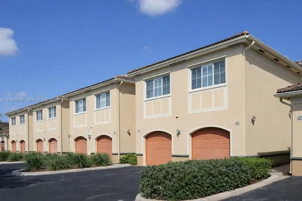$2,600 | 2574 Centergate Drive, Unit 201, Miramar, FL 33025