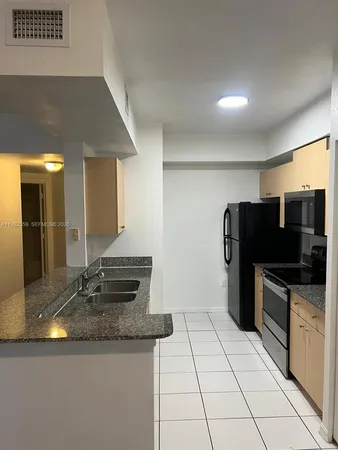 $2,600 | 2574 Centergate Drive, Unit 201, Miramar, FL 33025