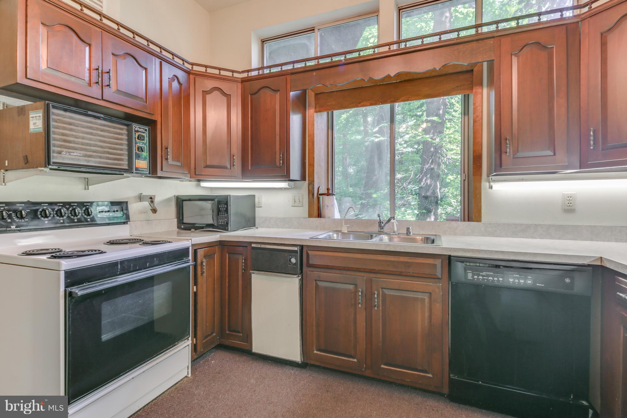 4852 Ten Oaks Road Dayton, MD 21036 - Photo 16 of 19 Kitchen