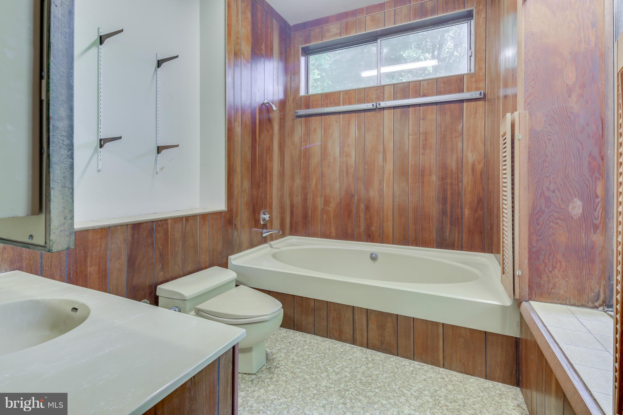 4852 Ten Oaks Road Dayton, MD 21036 - Photo 17 of 19 Bath (Master)