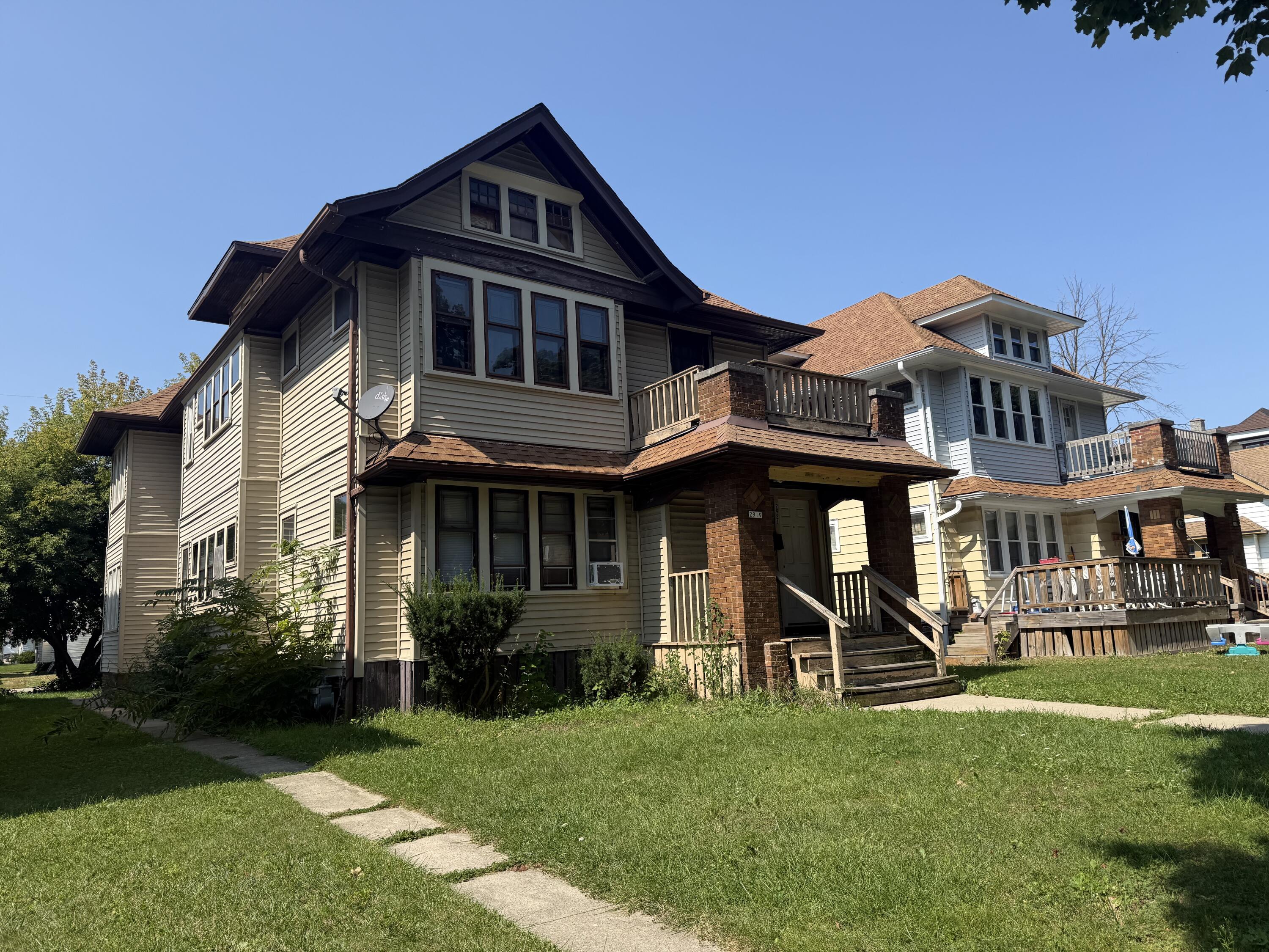 2919 North 47th Street, Unit 2921 Milwaukee, WI 53210 - Photo 2 of 13 IMG_1749