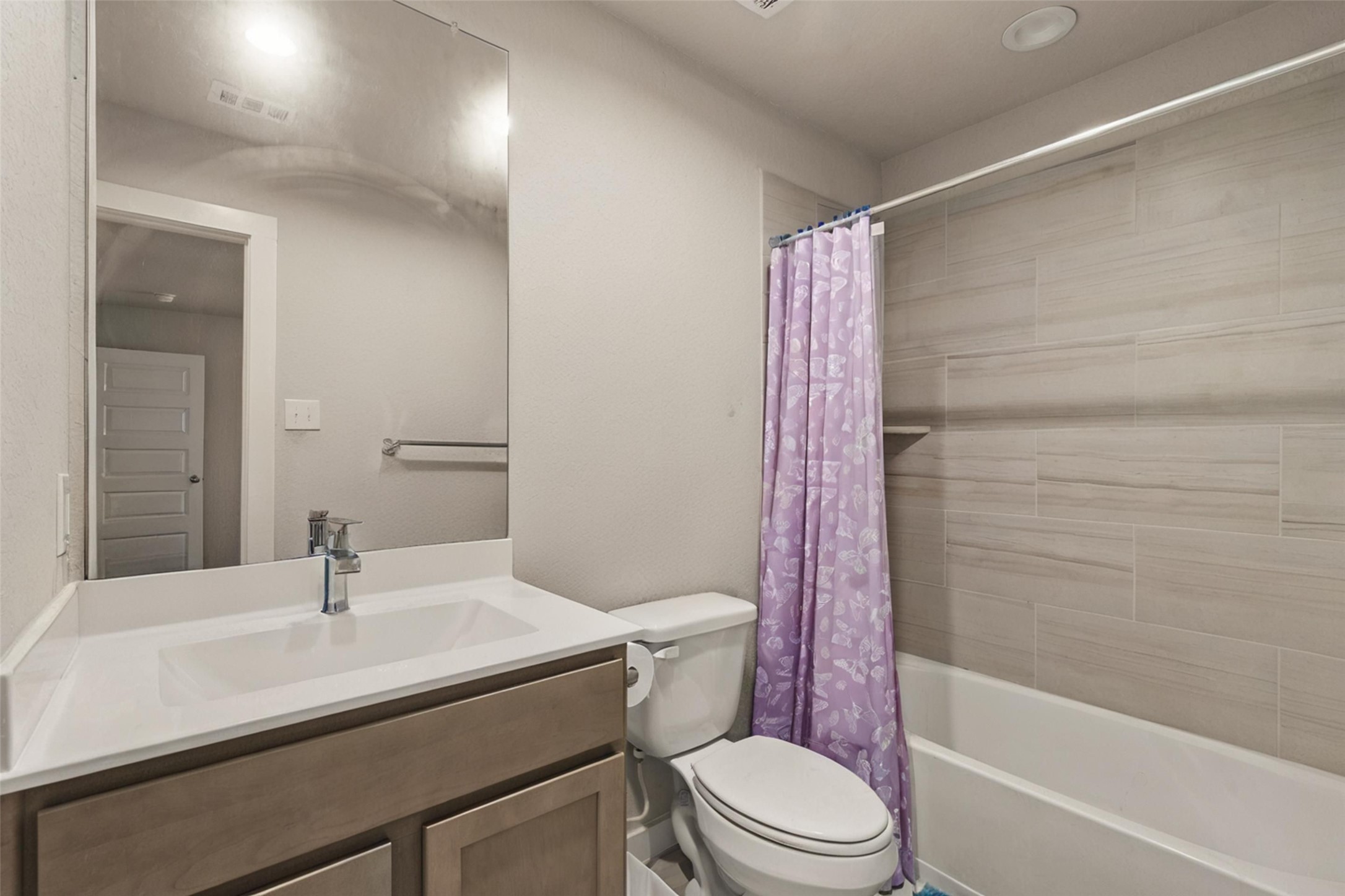 22939 Aspen Vista Dr Spring Spring, TX 77373 - Photo 27 of 29 The private ensuite bath features a åspacious vanity, modern finishes, and a tub and shower combination designed for everyday comfort.