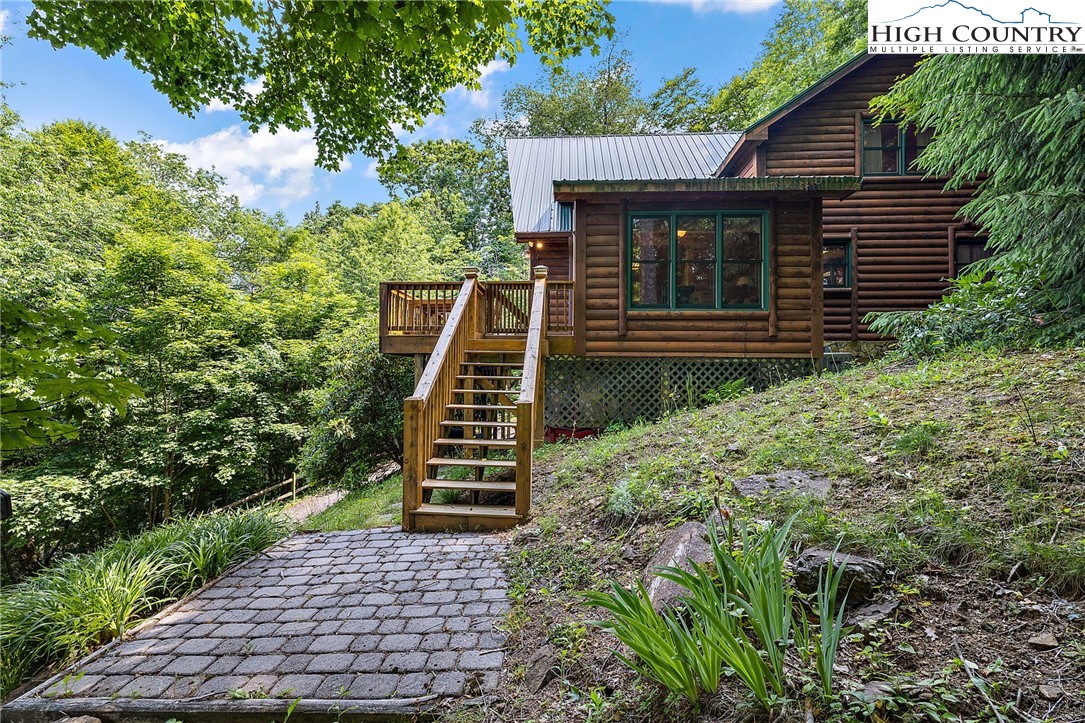 320 Timber Ridge Road Sugar Mountain, NC 28604 - Photo 3 of 30 a view of outdoor space and yard