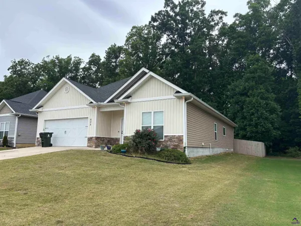 $298,900 | 605 Adirondac Way, Bonaire, GA 31005