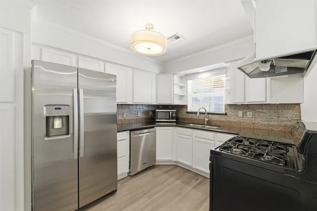 $2,300 | 5818 Chinaberry Drive, Houston, TX 77092