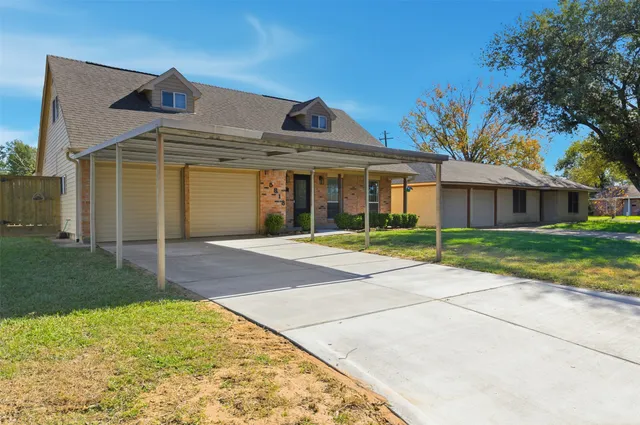 $2,300 | 5818 Chinaberry Drive, Houston, TX 77092