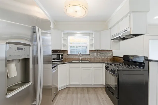 $2,300 | 5818 Chinaberry Drive, Houston, TX 77092