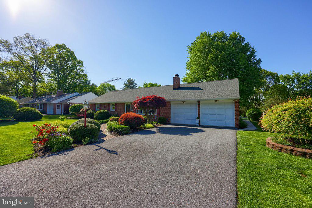 915 May Road Lititz, PA 17543 - Photo 3 of 29