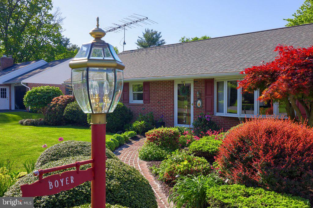 915 May Road Lititz, PA 17543 - Photo 4 of 29