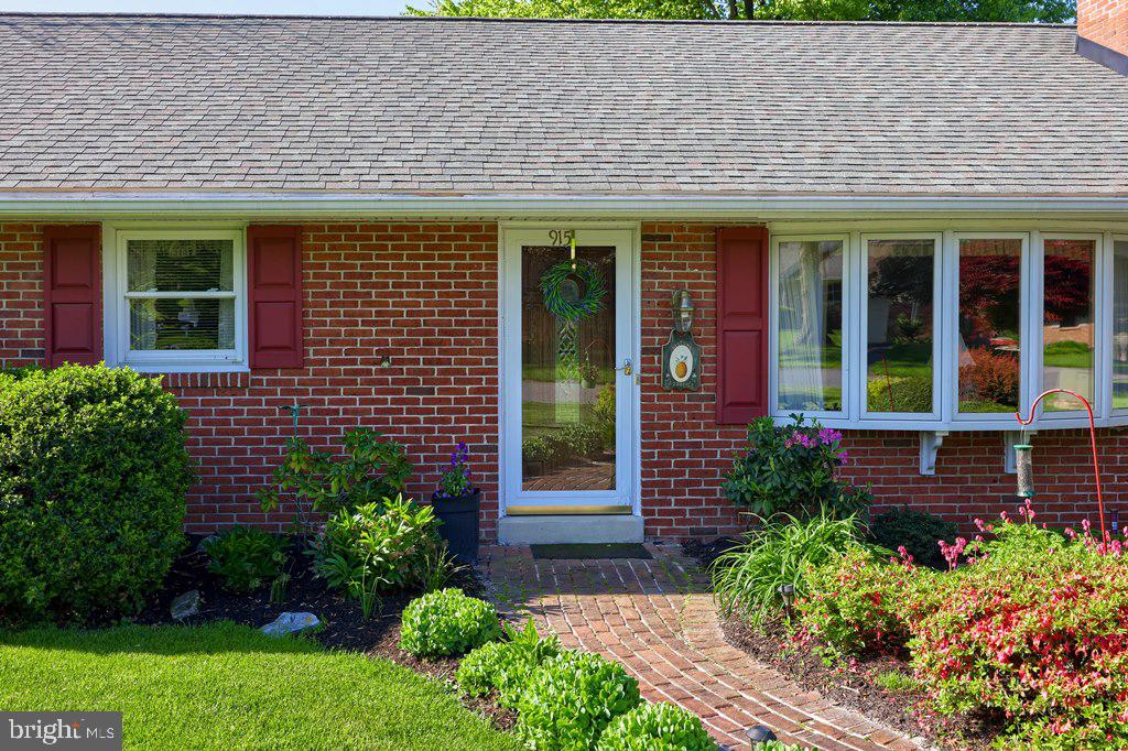915 May Road Lititz, PA 17543 - Photo 5 of 29