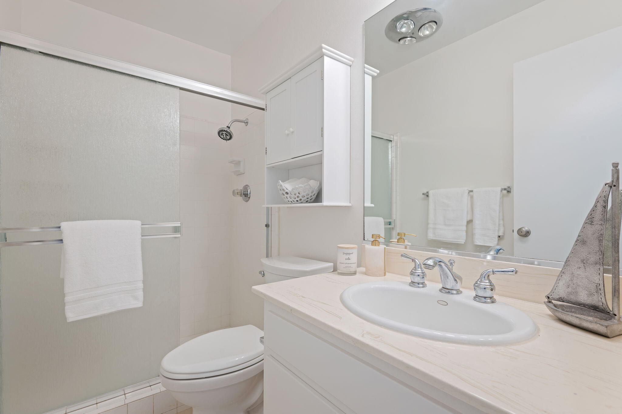 60 North San Marcos Road Santa Barbara, CA 93111 - Photo 19 of 28 Hall Bathroom