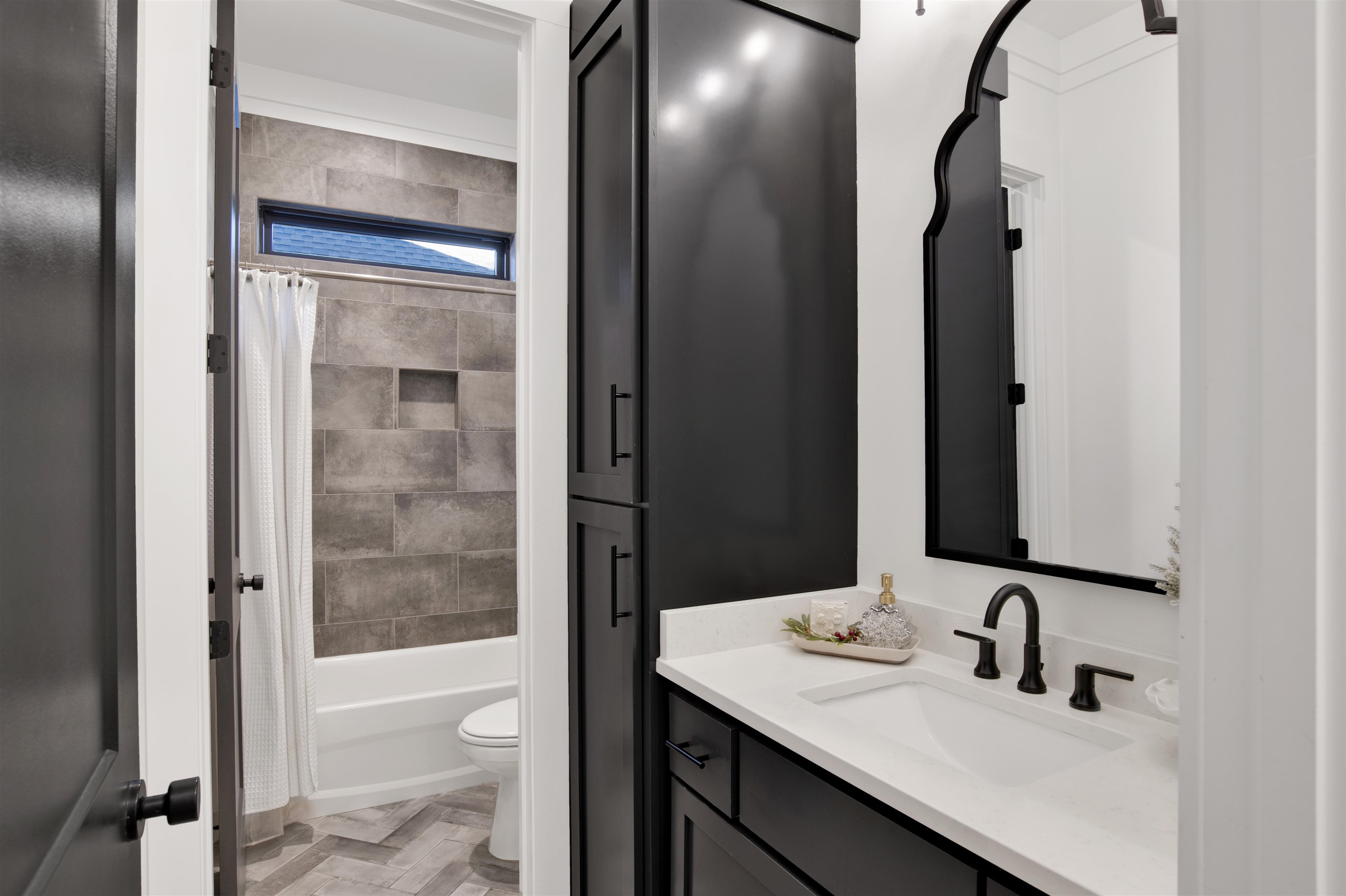 706 Van Avenue Daphne, AL 36526 - Photo 25 of 39 Bathroom
