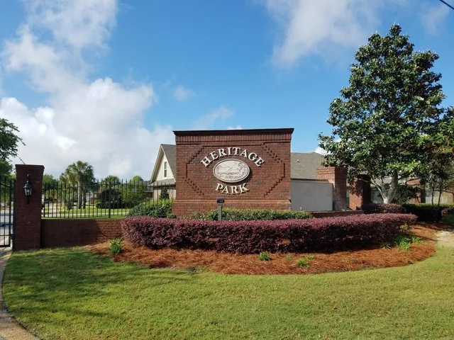 a view of a back yard