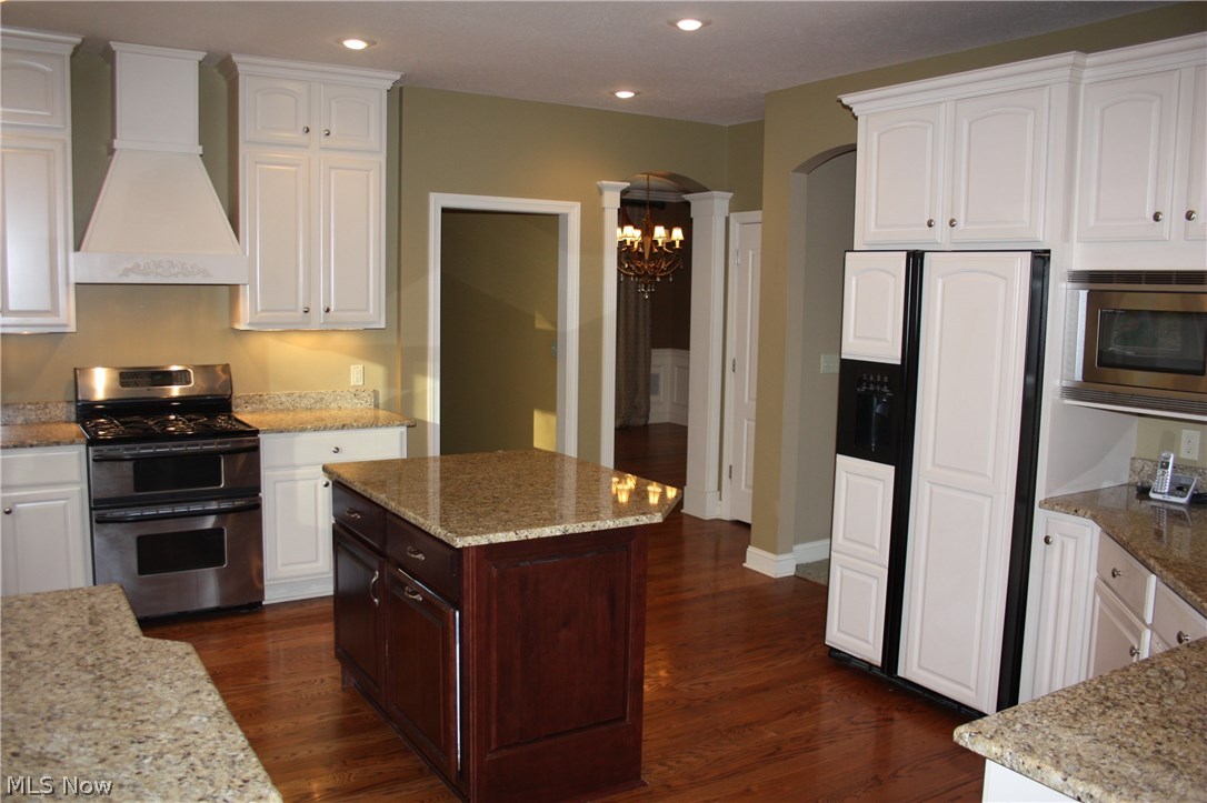 4410 Spruce Run Akron, OH 44321 - Photo 4 of 21 Gallery Image 4