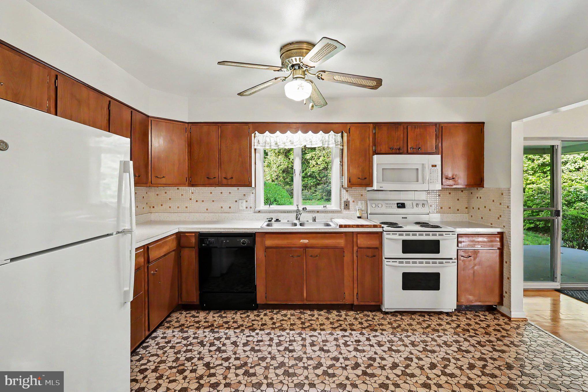 4411 Lucerne Road Temple Hills, MD 20748 - Photo 7 of 28