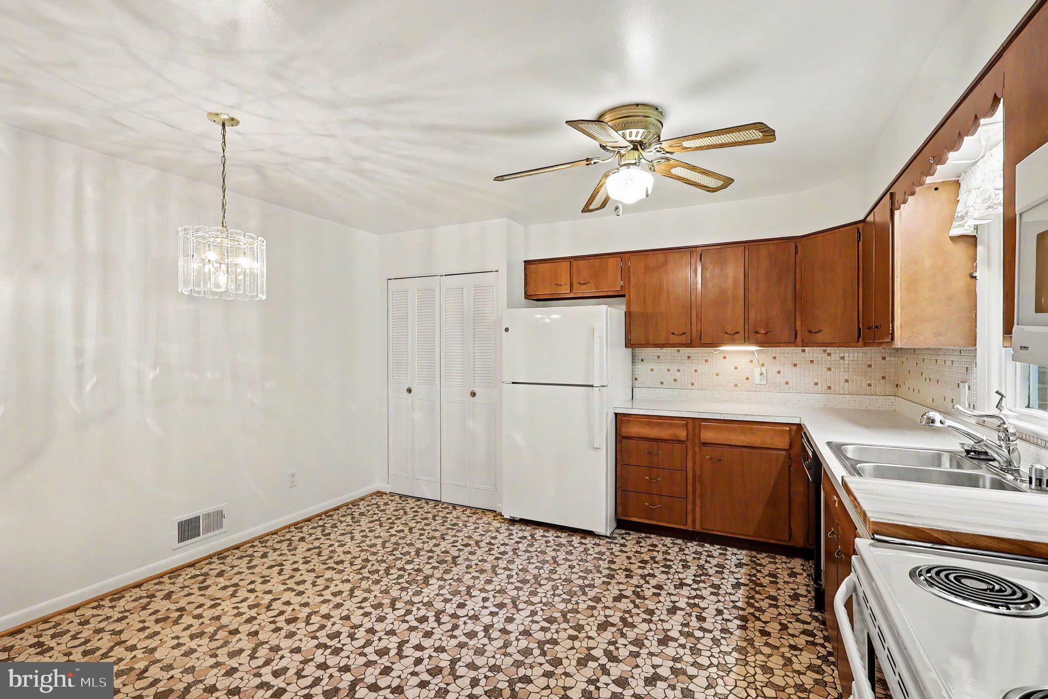 4411 Lucerne Road Temple Hills, MD 20748 - Photo 8 of 28