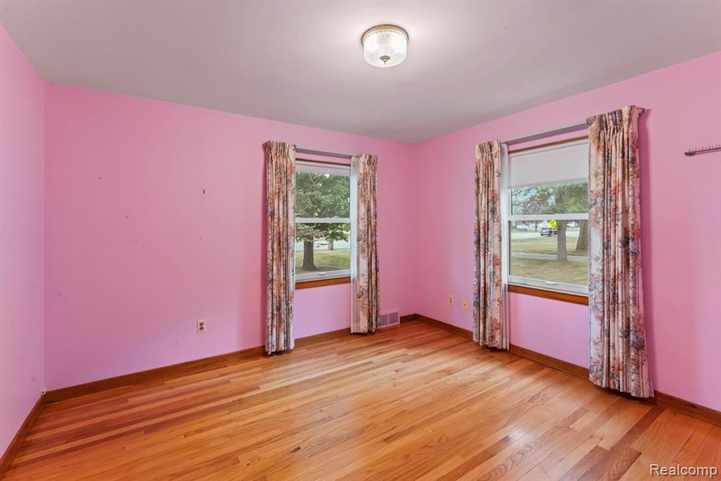 430 North Center Road Saginaw, MI 48638 - Photo 9 of 36
