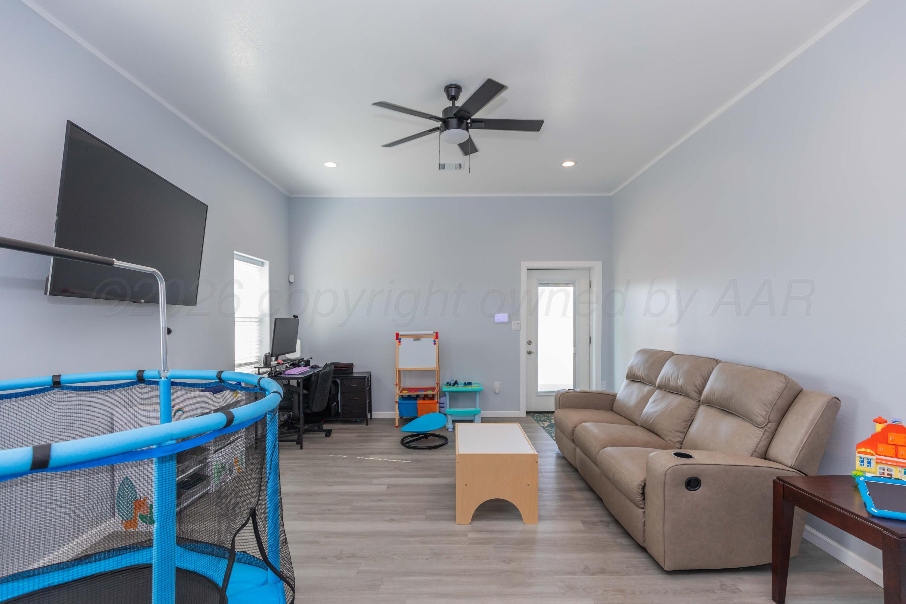 21561 Arnot Road Canyon, TX 79015 - Photo 52 of 79 Barndo Living Room