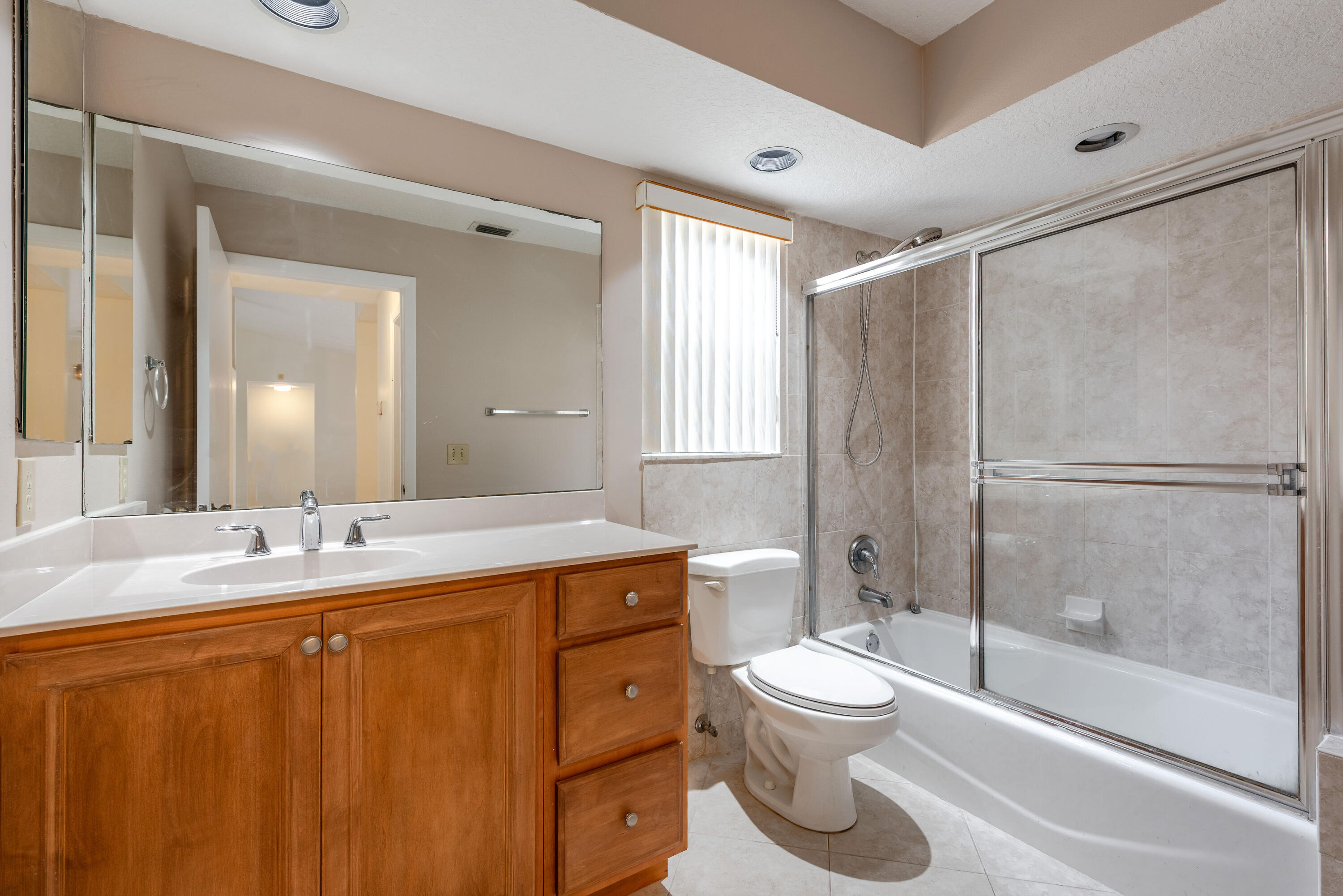 8686 Eagle Run Drive Boca Raton, FL 33434 - Photo 35 of 41 Bathroom 2