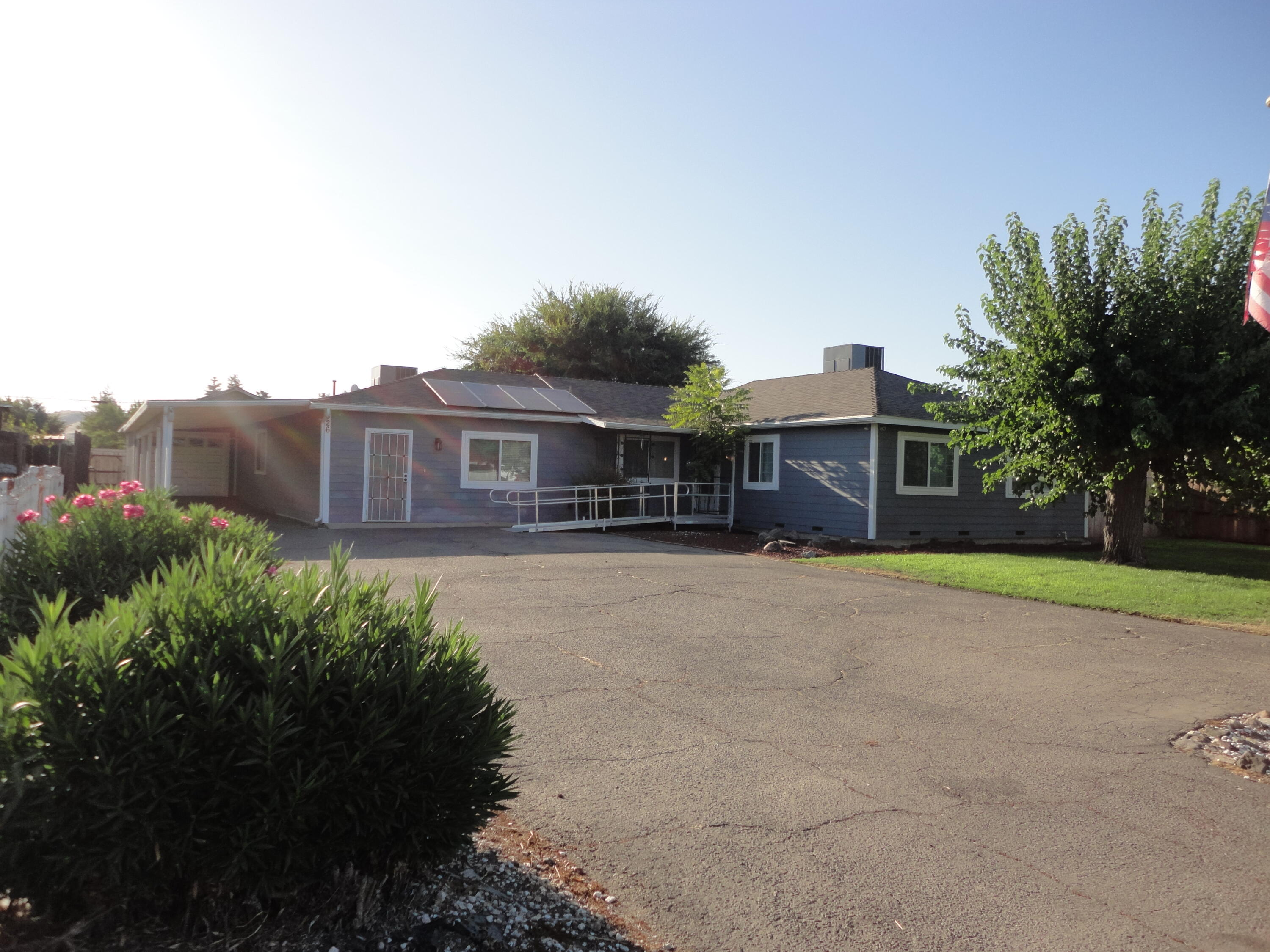 326 Sycamore Avenue Lindsay, CA 93247 - Photo 3 of 47 DSC04793