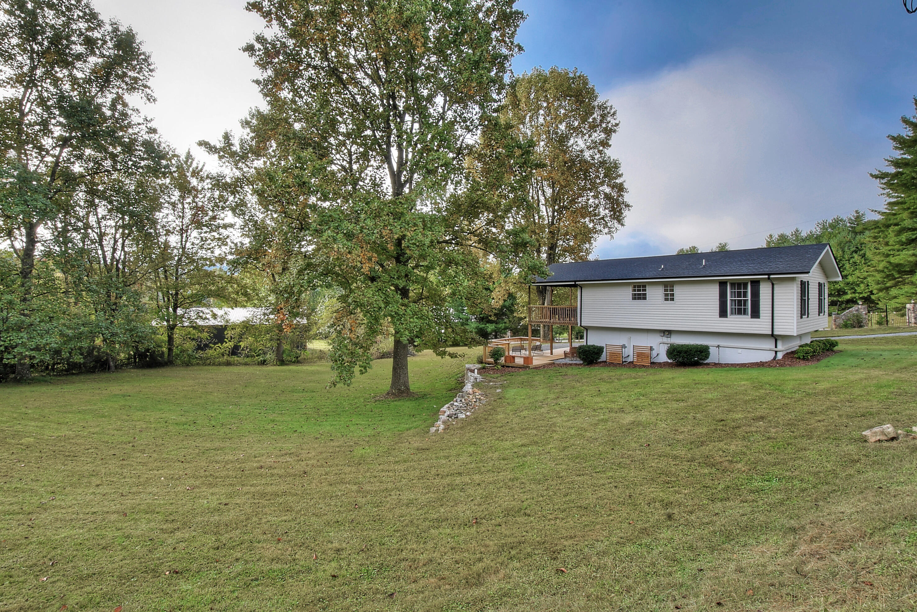 1025 Piercetown Road Butler, TN 37640 - Photo 3 of 45 DSC_0010_1_2_3_4_5
