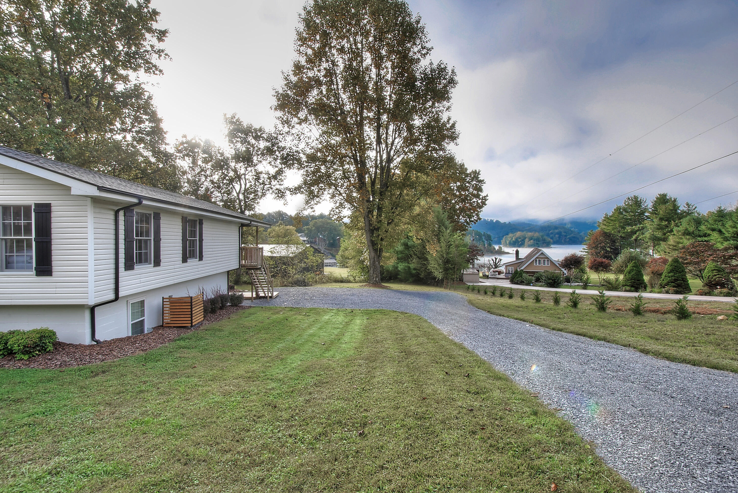 1025 Piercetown Road Butler, TN 37640 - Photo 4 of 45 DSC_0028_29_30_31_32_33