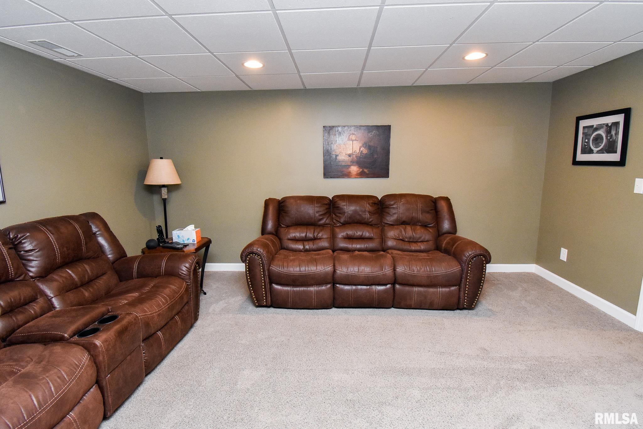 804 Devonshire Road Washington, IL 61571 - Photo 32 of 37 Gallery Image 32
