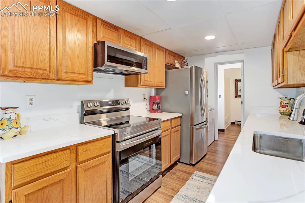 5102 Rainbow Harbour Circle Colorado Springs, CO 80917 - Photo 9 of 25 a kitchen with stainless steel appliances granite countertop a refrigerator stove and sink