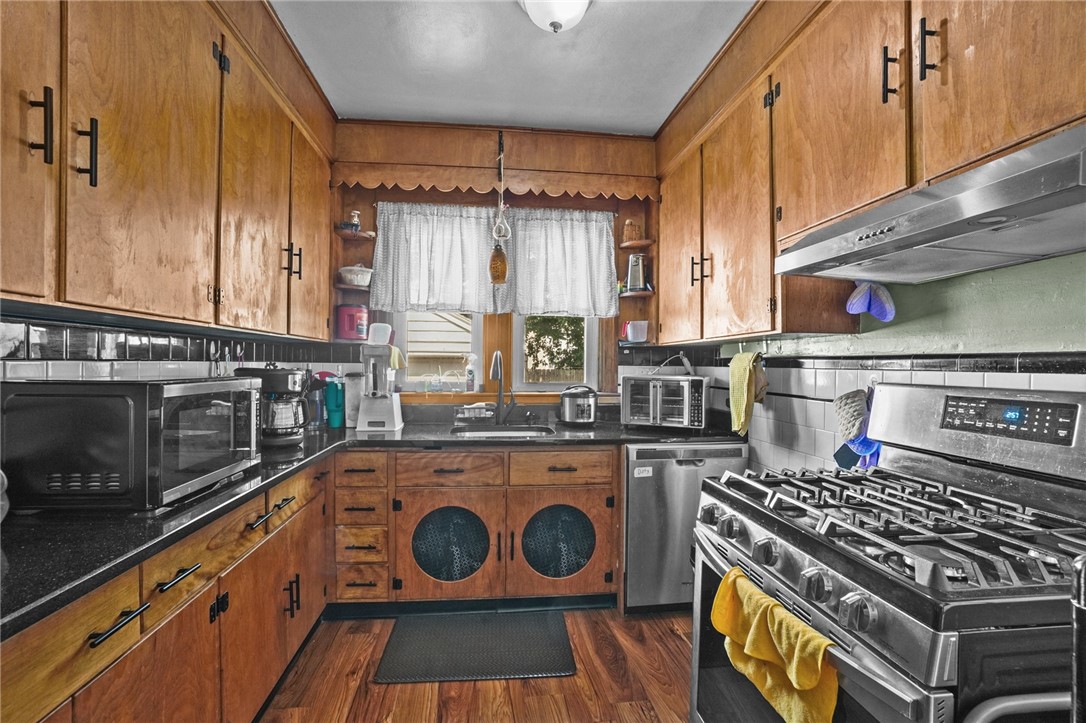 64 Ralph Street Providence, RI 02909 - Photo 9 of 25